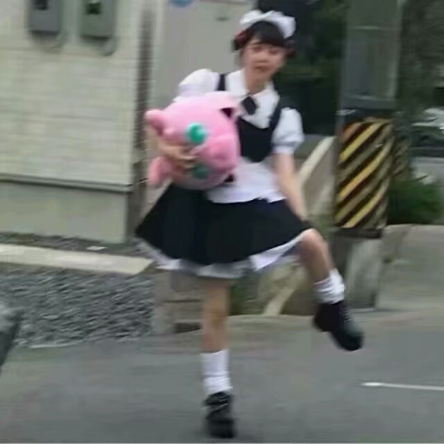 女头//黎明中的花朵 总有一朵为你开放