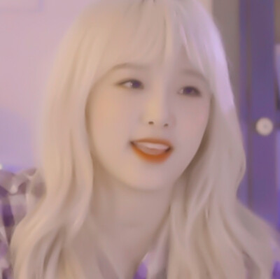 妄想. #崔叡娜
∥禁二改
∥二改标明顾苒/江奈
∥原：白荨
∥秋天太适合谈恋爱了 捧着热乎乎的奶茶 踩在落叶铺满的小路上 闻着淡淡的桂花香 埋进你的怀里真是太甜了.