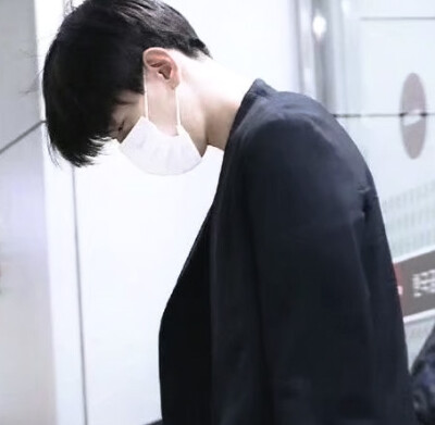 小指勾小指，这是地下恋情。