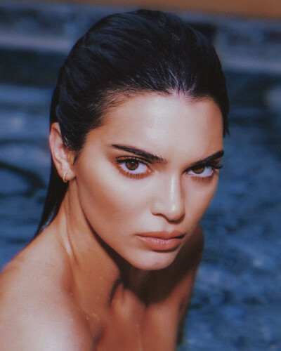 Kendall Jenner ​​.
cp from
微博 珍妮和塔.