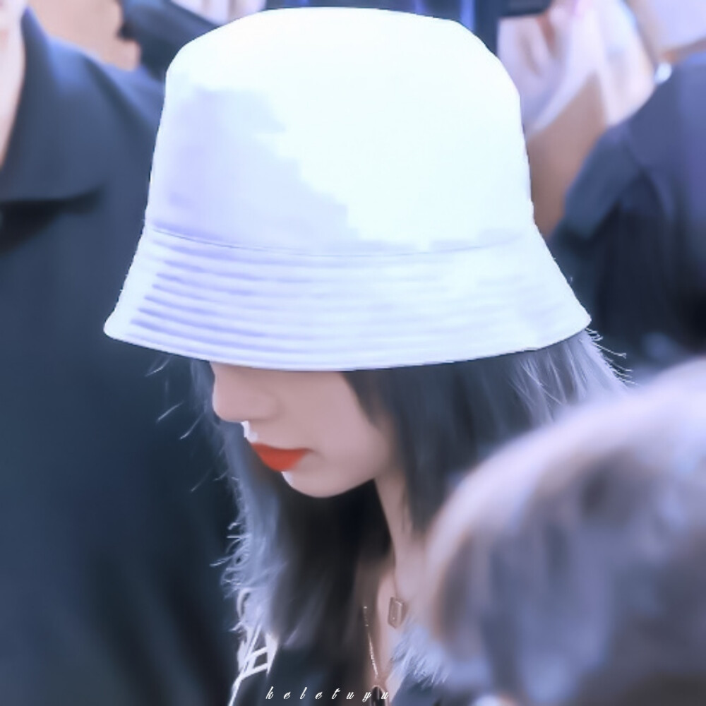 lisa “Estoy cansado. Vete.”
看简介
修©xooy
原截©乔宴之