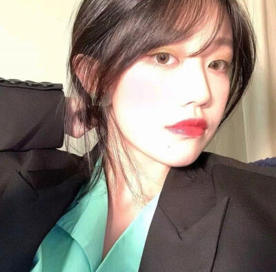 -女头
“我爱你 如鲸向海 似鸟投林 不可避免 退无可退”