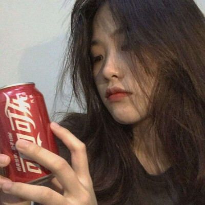 -女头
“我爱你 如鲸向海 似鸟投林 不可避免 退无可退”