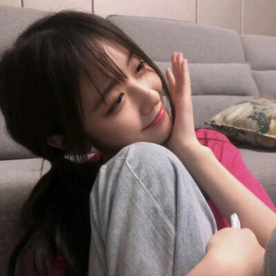 -女头
陪你看日落的人比日落本身更温柔.