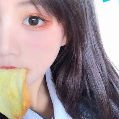 -女头
陪你看日落的人比日落本身更温柔.