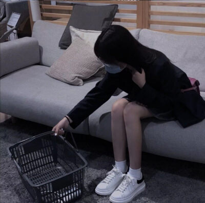 -女头
陪你看日落的人比日落本身更温柔.