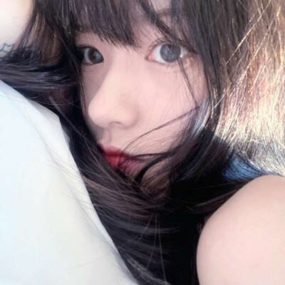 -女头
陪你看日落的人比日落本身更温柔.