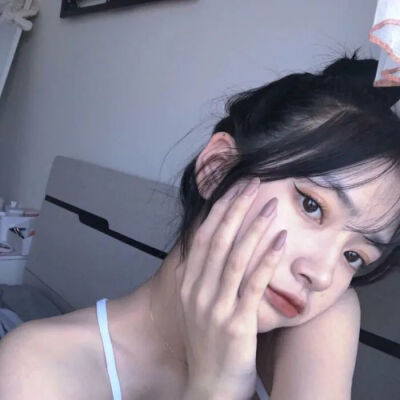 -女头
你从人潮中走来这狂喜避无可避