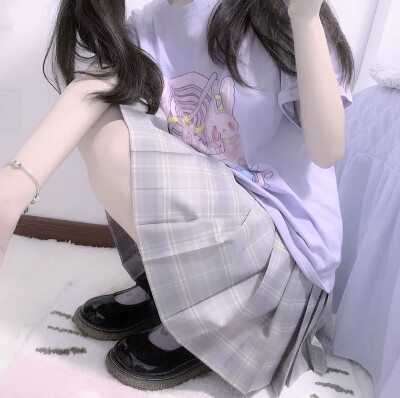 -女头
你从人潮中走来这狂喜避无可避