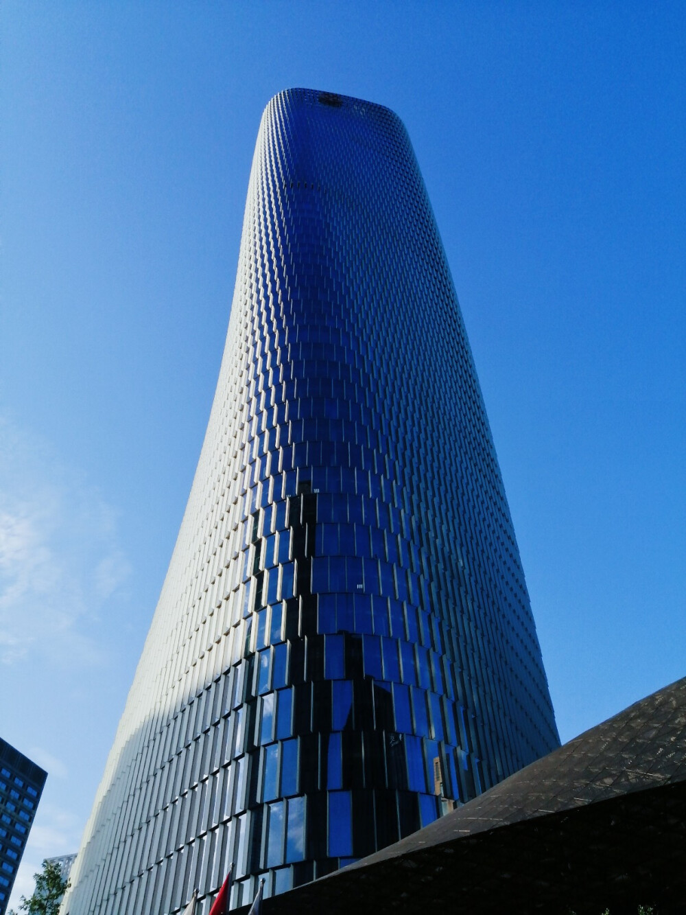 中国银行大楼扭扭捏捏