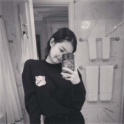 jennie对镜拍②