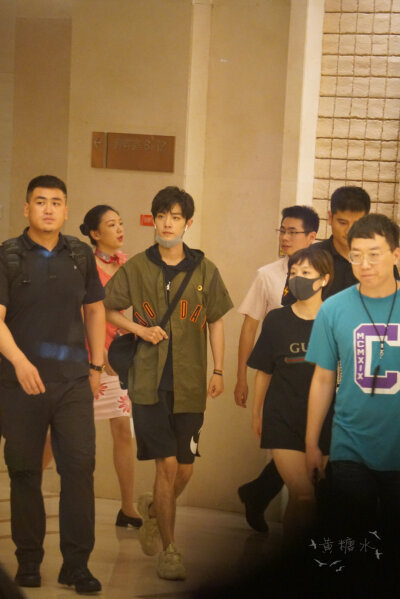 肖战
人群之间
侵删致歉