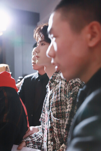 王一博
人群之间
cr君恋·博君一肖