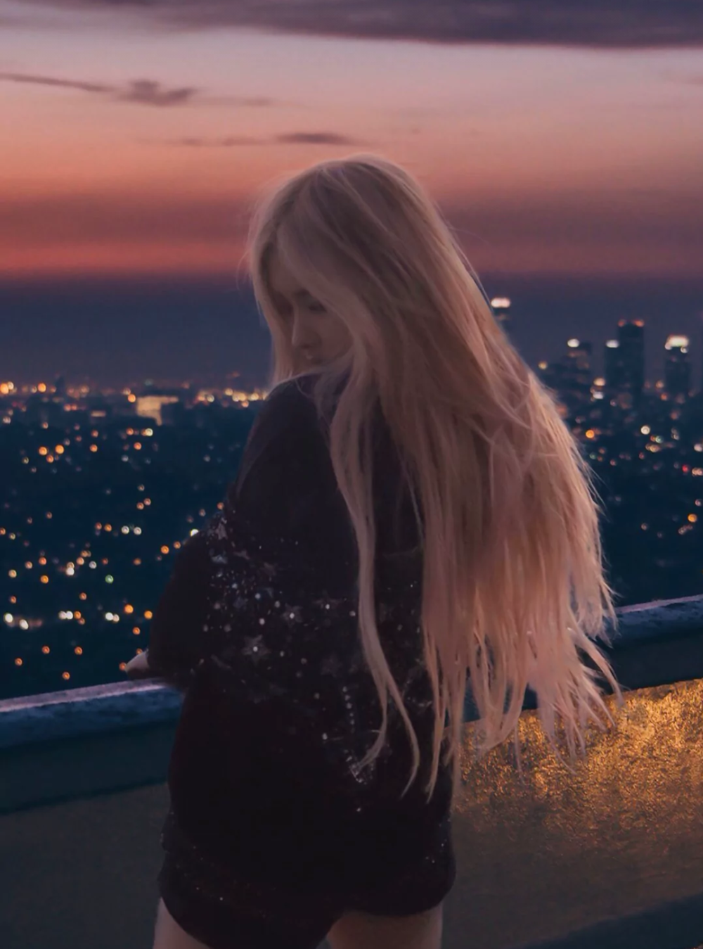 black pink. 朴彩英rosé 我的玫瑰与枪 随时为罗捷女士待命