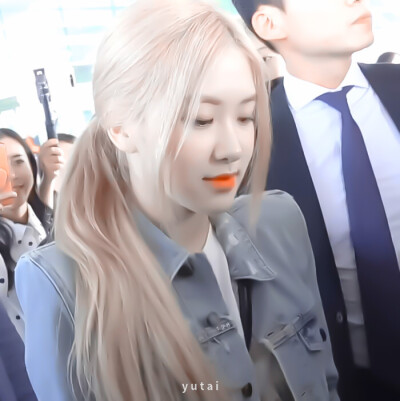 ROSÉ
©️沈喻晴
原截江纪然