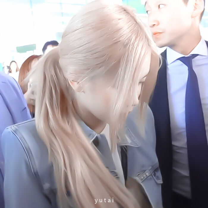 ROSÉ
©️沈喻晴
原截江纪然