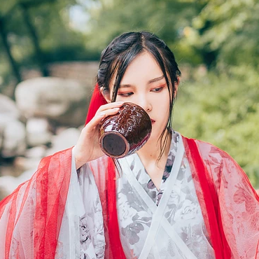 古风真人女喝酒壁纸