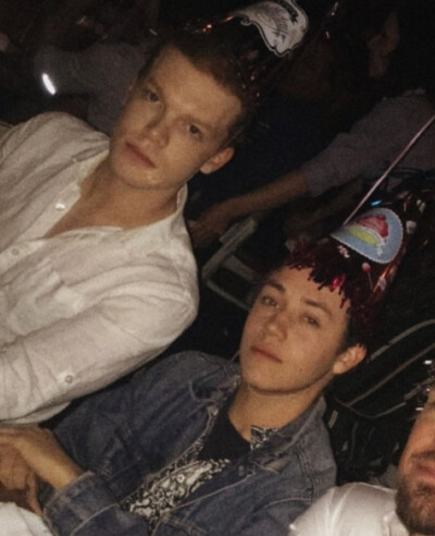 卡梅隆莫纳汉/Ethan Cutkosky/卡尔/伊恩