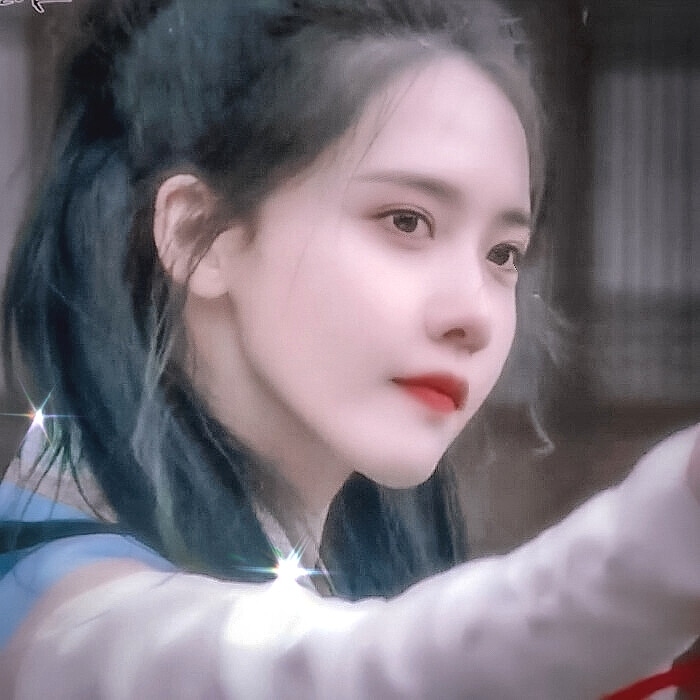 
“我不是公主也没有骑士于是我穿起铠甲左手持剑右手执盾披荆斩棘勇往直前做自己的骑士”
cr沈吟莞