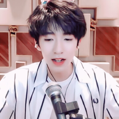 贺峻霖
原截沈虞书