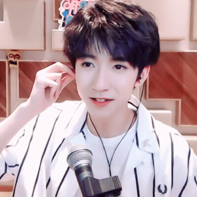 贺峻霖
原截沈虞书