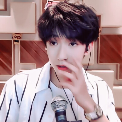 贺峻霖
原截沈虞书