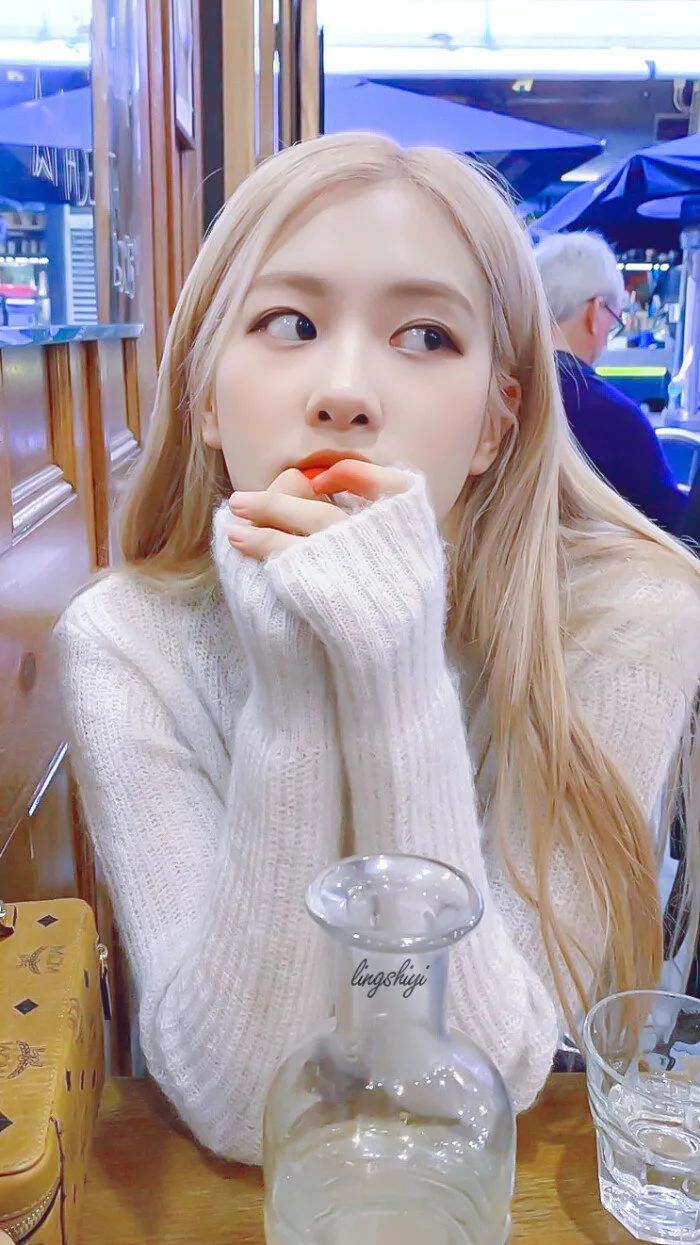朴彩英rosé壁纸