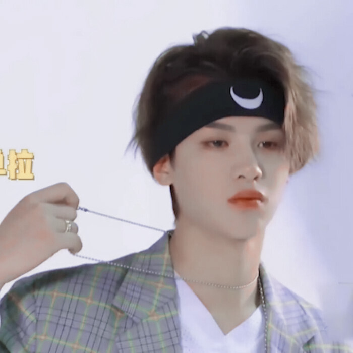 “江山错落 人间星火”
-黄明昊
-原截易眠笙
贴纸渲姒