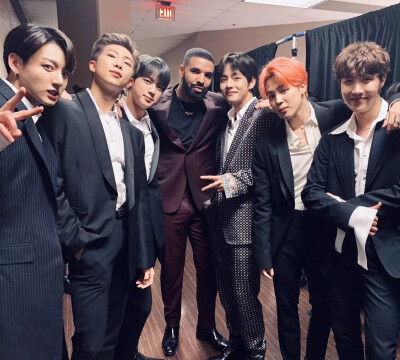 防弹少年团
BTS