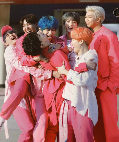 防弹少年团
BTS