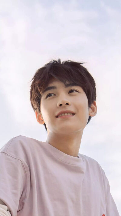 骨相美男黄俊捷