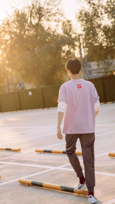 骨相美男黄俊捷