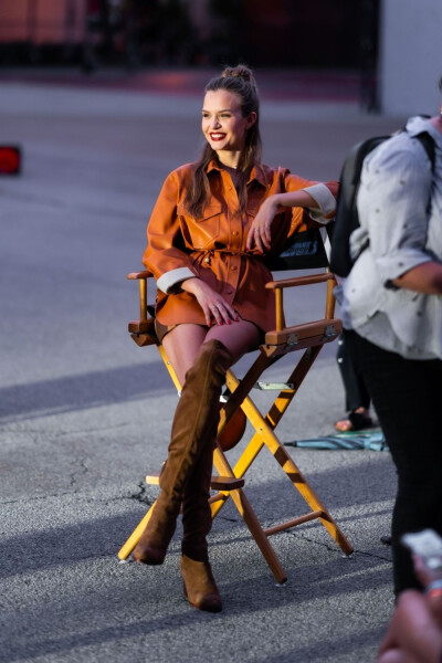 Josephine Skriver
Doing a photoshoot for Maybelline on August 13, 2020 in New York City
[weibo@-slyvieCX-]