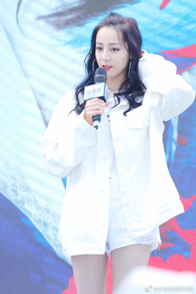 迪丽热巴 200815
安慕希南京站潮燃派对
CR：小仙女的贩卖机