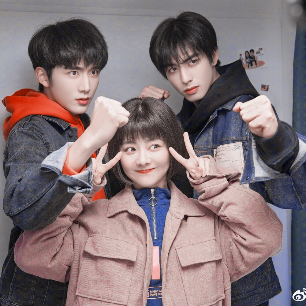 《以家人之名》| ©许淮颂
张新成×贺子秋 谭松韵×李尖尖 宋威龙×凌霄
