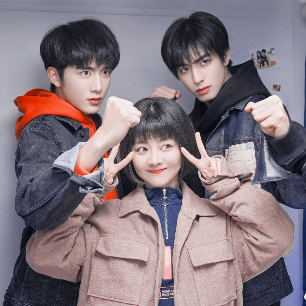 《以家人之名》| ©许淮颂
张新成×贺子秋 谭松韵×李尖尖 宋威龙×凌霄
