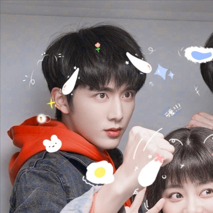 《以家人之名》| ©许淮颂 贴纸扯扯裙边
张新成×贺子秋 谭松韵×李尖尖 宋威龙×凌霄