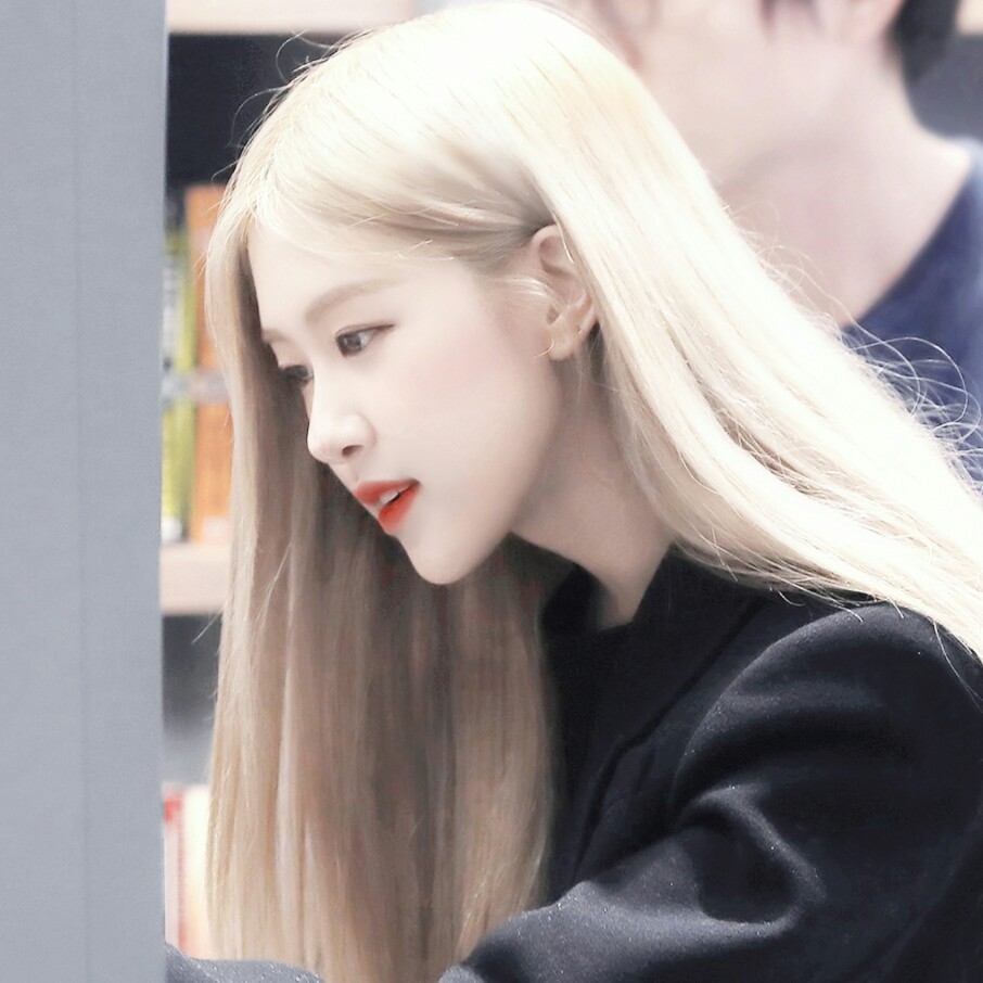 司澄|ROSÉ朴彩英