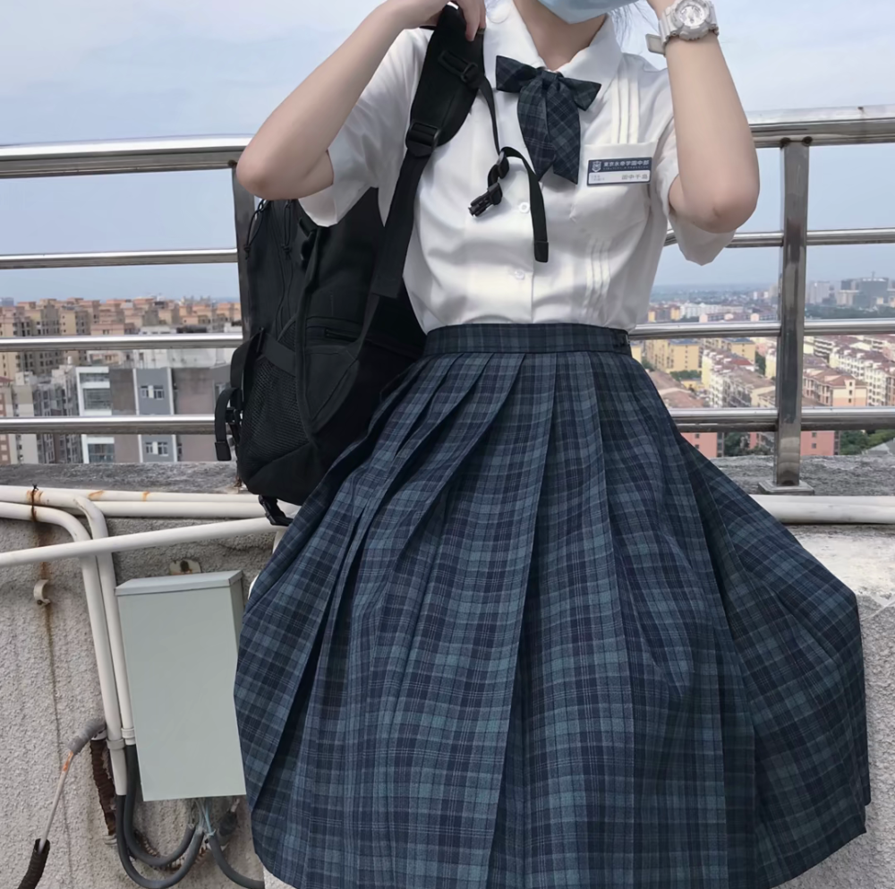 jk制服女生头像(海苔)