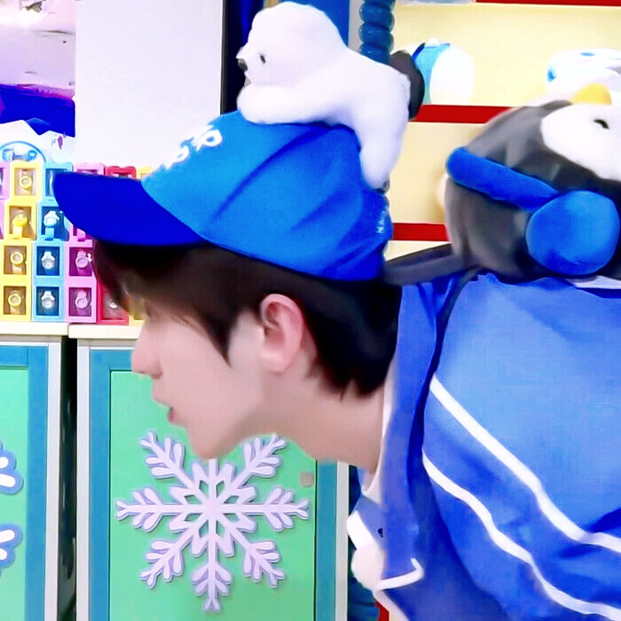 
“你在我这 可以永远是小孩”
/蔡徐坤/
/原截顾玖玫/
/二传注明dt林惊梦/