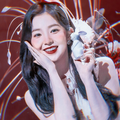 沈腻/Irene
树叶脱下了多叶的外衣，颜色也褪成灰色和棕色。
我看见成千上万棵树被大雪覆盖，犹如童话之境。
我会数着每一个小时每一分钟，每一秒。直到你在我的臂弯里。
-绿皮书
