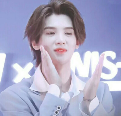 黄明昊