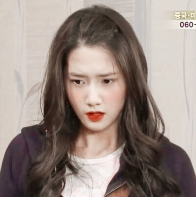 /林允儿/
“世界的温柔，是晚来的善意和干净的你.”
原截自小黄君.已自调.使用请注明林希桃