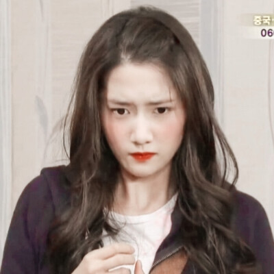 /林允儿/
“世界的温柔，是晚来的善意和干净的你.”
原截自小黄君.已自调.使用请注明林希桃