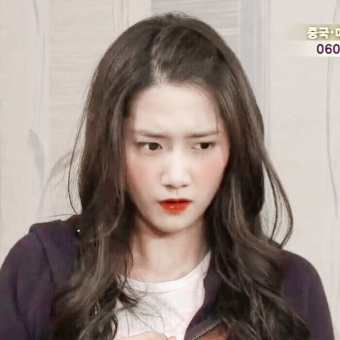 /林允儿/
“世界的温柔，是晚来的善意和干净的你.”
原截自小黄君.已自调.使用请注明林希桃