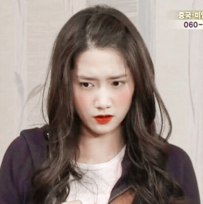 /林允儿/
“世界的温柔，是晚来的善意和干净的你.”
原截自小黄君.已自调.使用请注明林希桃