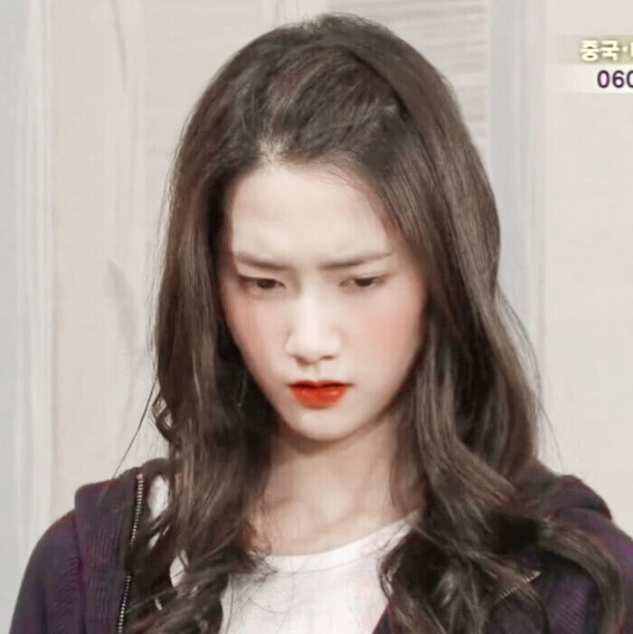 /林允儿/
“世界的温柔，是晚来的善意和干净的你.”
原截自小黄君.已自调.使用请注明林希桃