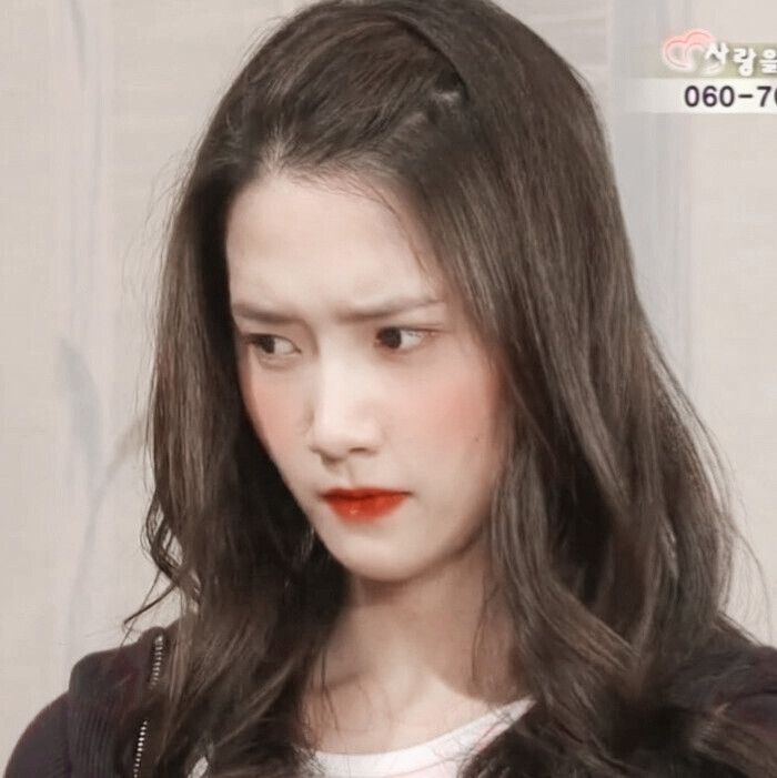 /林允儿/
“世界的温柔，是晚来的善意和干净的你.”
原截自小黄君.已自调.使用请注明林希桃