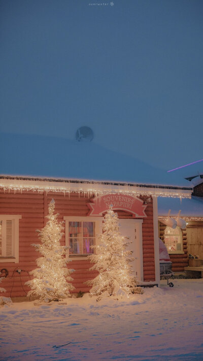 ✘2020.08.09
蓝色|雪|灯|水