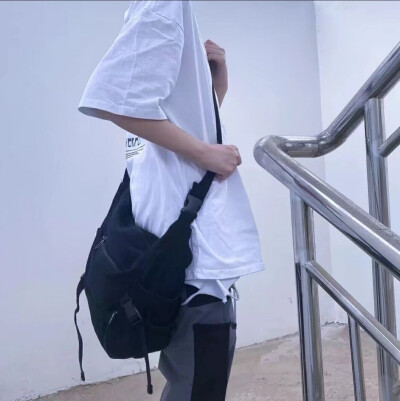 /真人男头（图源各处侵权致歉）
关注“伊雯宝贝”，日常更新头像、背景图、壁纸